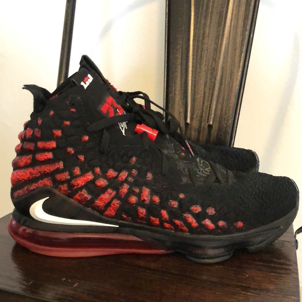 Lebron 17.